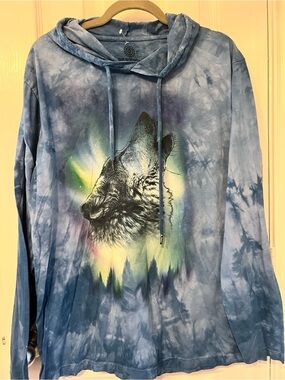The Mountain Juneau Howling Wolf Northern Lights Blue Tie Dye Hoodie, Size L